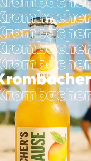 Standbild aus Clip 01: Fassbrause-Flasche am Strand, der Markenname als gestapelte Typografie darüber.